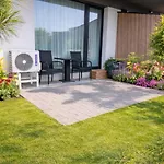Uoga Apartamentas, Mano Jura 2